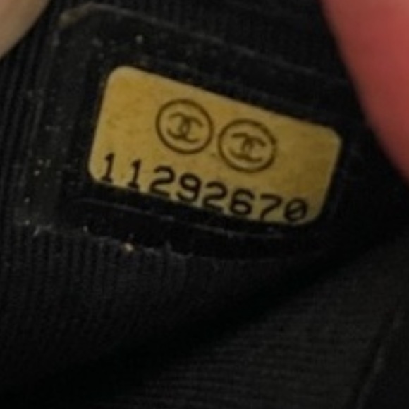 Authentic Chanel cross body calfskin - Picture 12 of 14